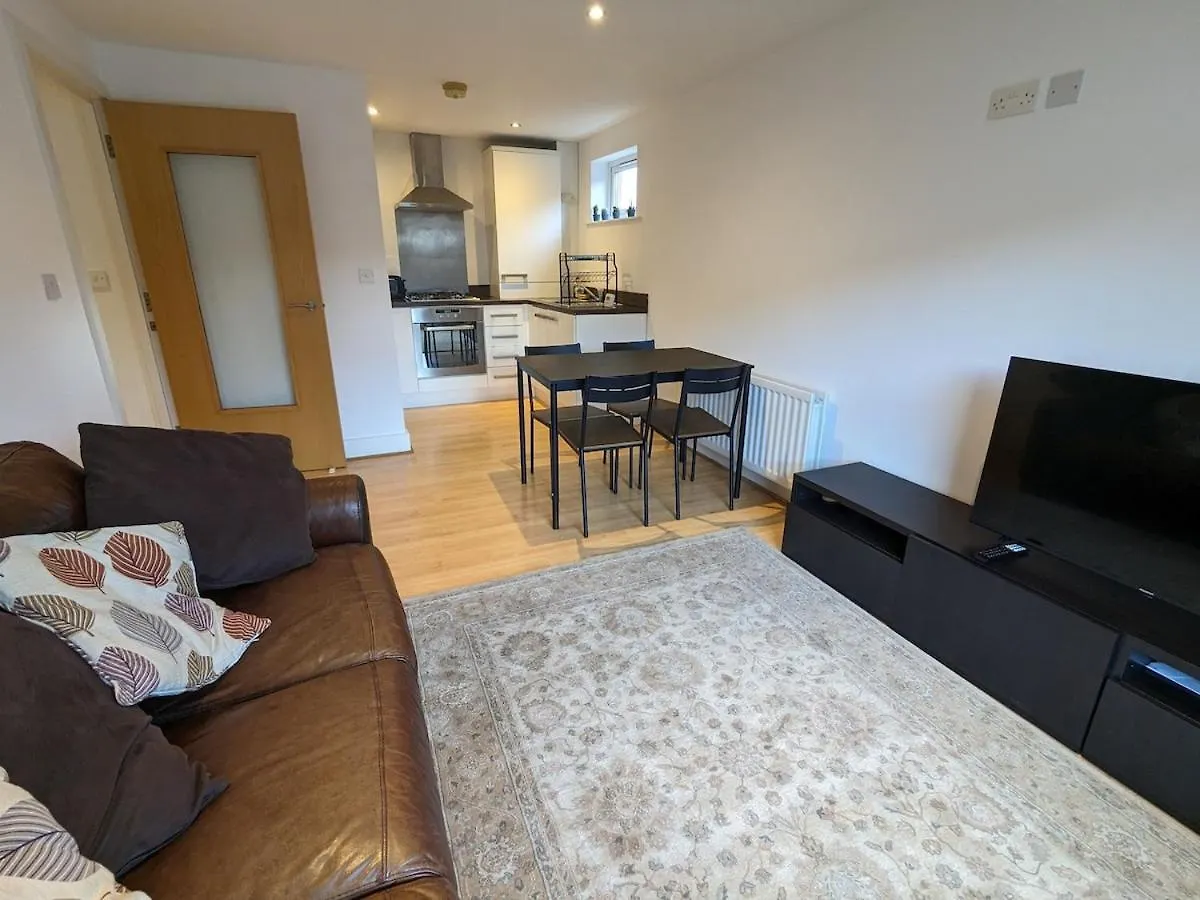 Cosy One Bedroom Apartment With Secure Parking Belfast