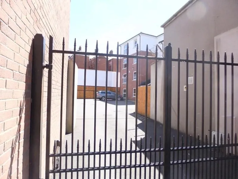 Cosy One Bedroom Apartment With Secure Parking Belfast