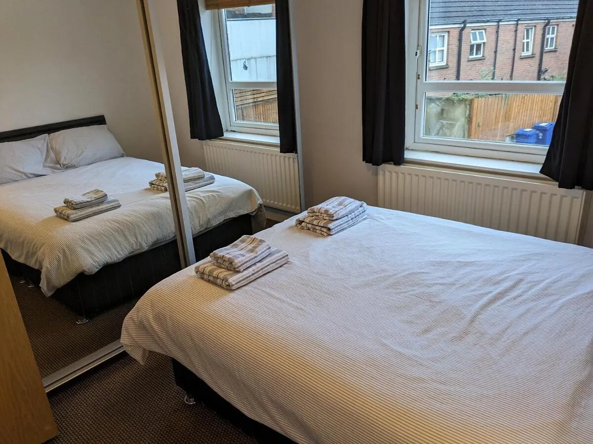 בלפסט Cosy One Bedroom Apartment With Secure Parking 0*,